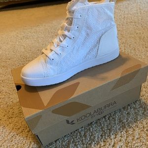 BRAND NEW Girl’s size 3 Koolaburra by UGG.